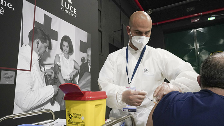 Ο δείκτης μετάδοσης του κορωνοϊού μειώνεται στην Ιταλία